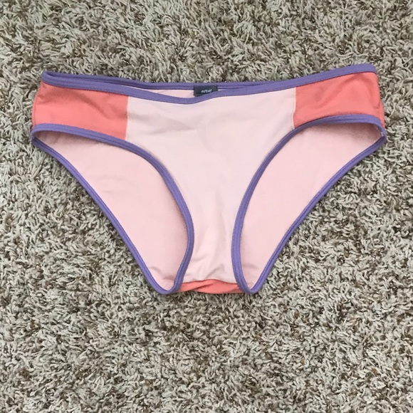 NWT Aerie 32A push-up bikini top w/ removable cups - Picture 5 of 6